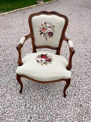 Rénovation d'un fauteuil en tissu avec motif intérieur unique grosse fleur